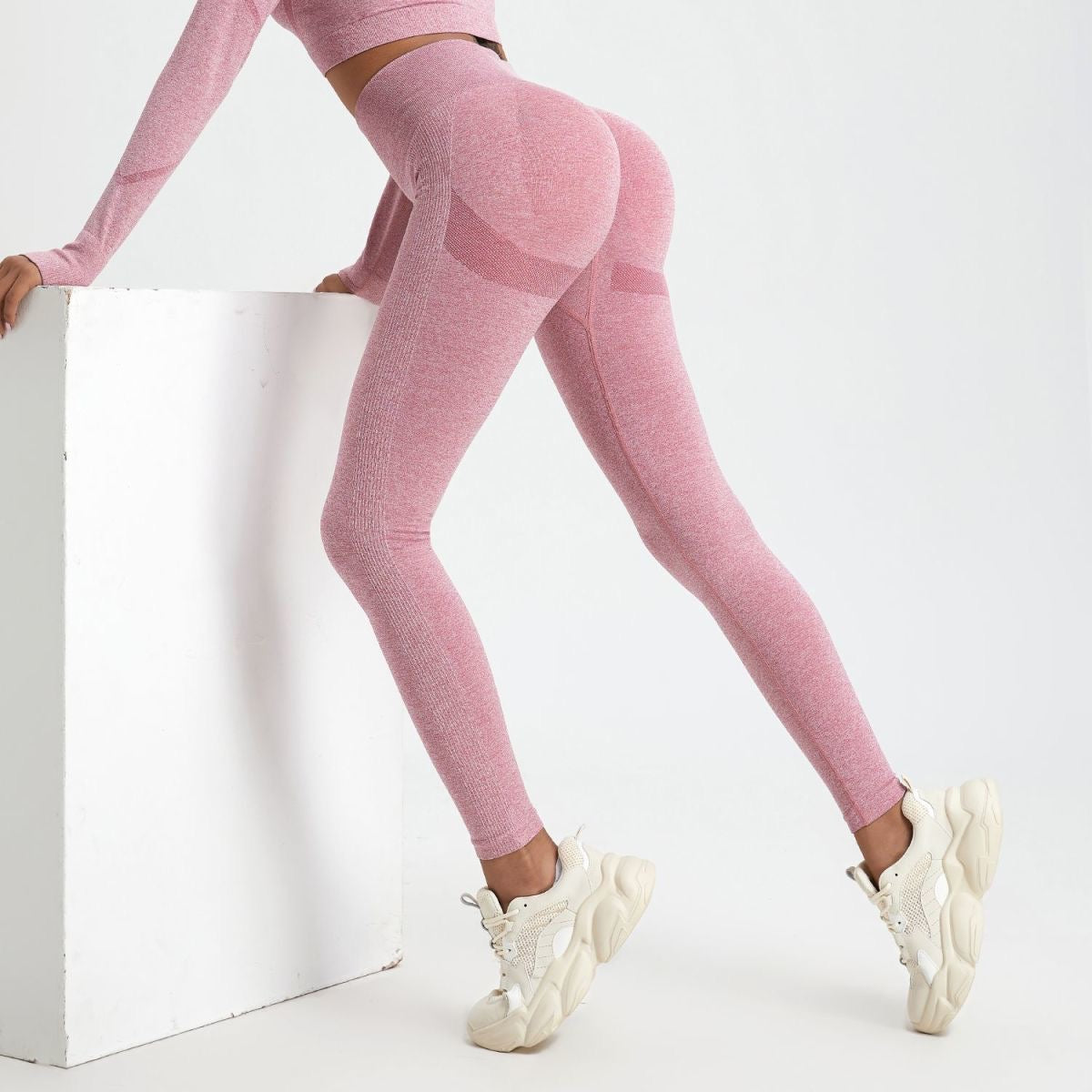 Butt-lifting fitness leggings